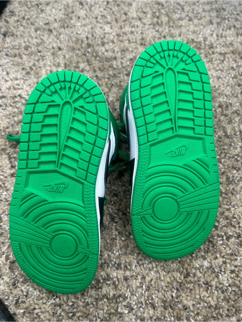 Nike Kids Green Black White High-Top Sneakers - Picture 6 of 6